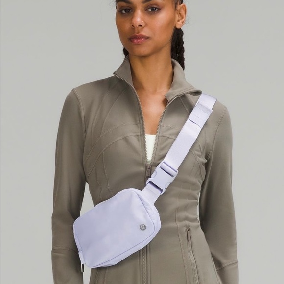 NWT Lululemon Everywhere Belt Bag Pastel Blue - Picture 5 of 10